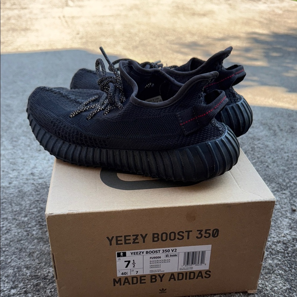 Yeezy Boost 350 V2 Triple Black - Picture 3 of 4